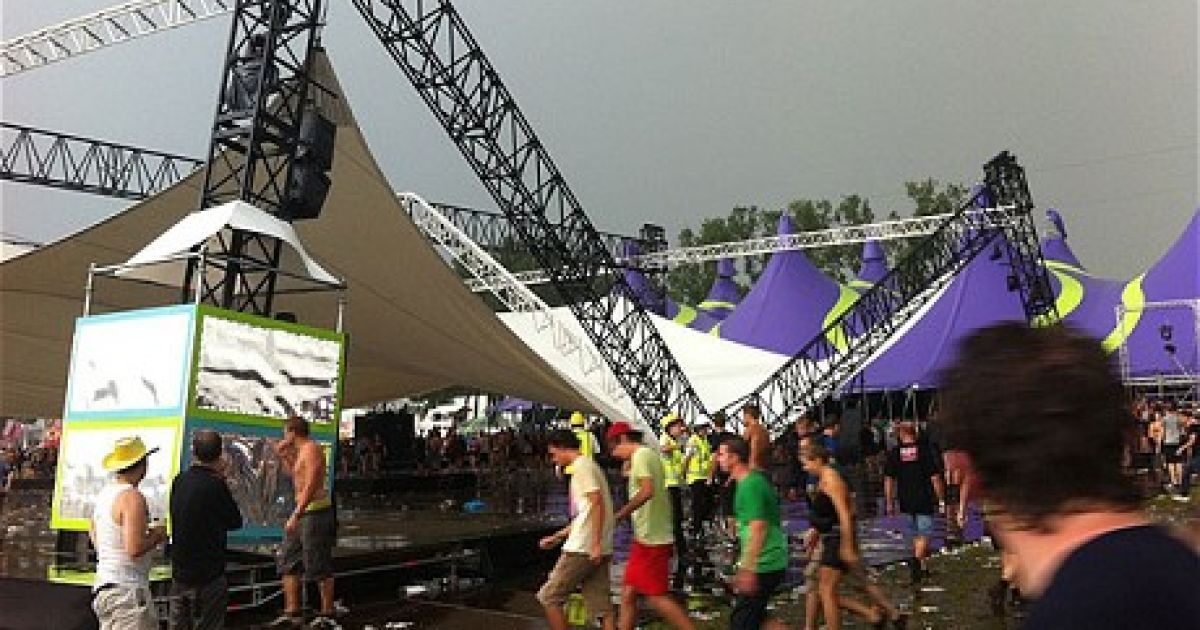 Через потужний ураган, який пронісся над музичним фестивалем Pukkelpop в Бельгії, п&rsquo;ятеро людей загинули, близько 40 отримали поранення. / © The Telegraph