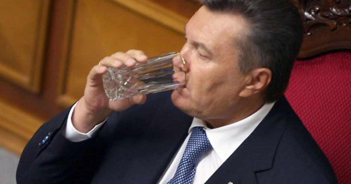 Президент України Віктор Янукович готується до виступу / © УНІАН