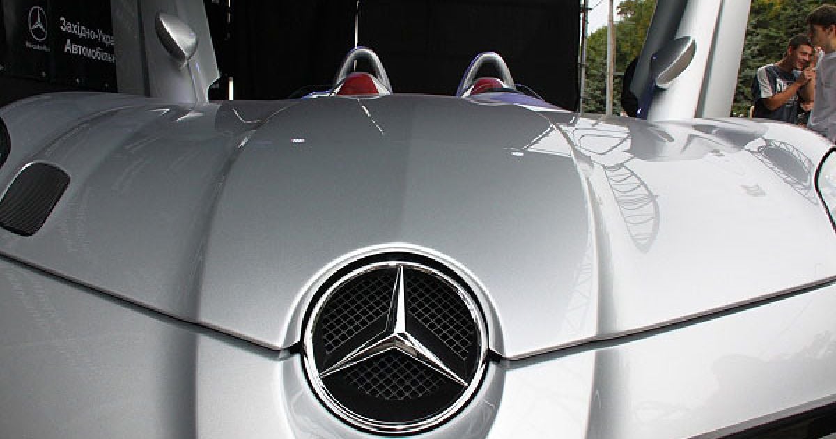 У Львові показали найдорожчий у світі автомобіль Mercedes-Benz SLR McLaren Stirling Moss / © Украинское Фото