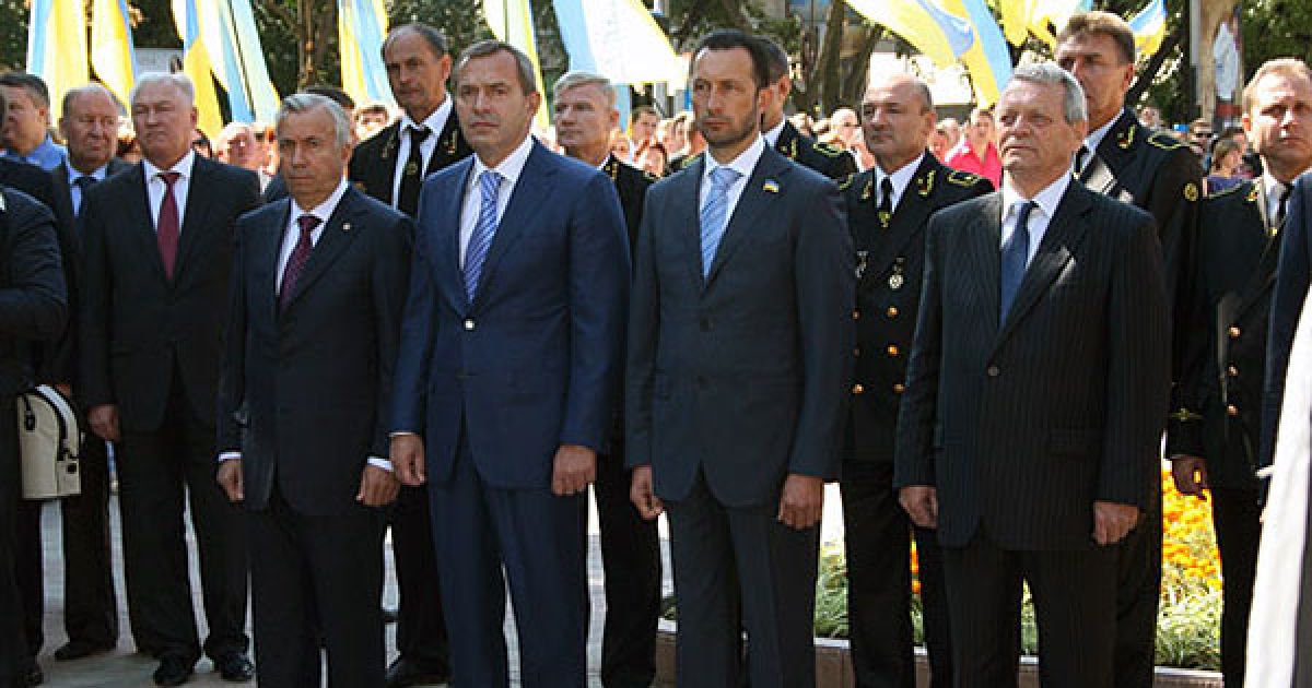 Президент України під час робочої поїздки до Донецької області взяв участь в заупокійній літії за загиблими шахтарями у Донецьку. / © ostro.org