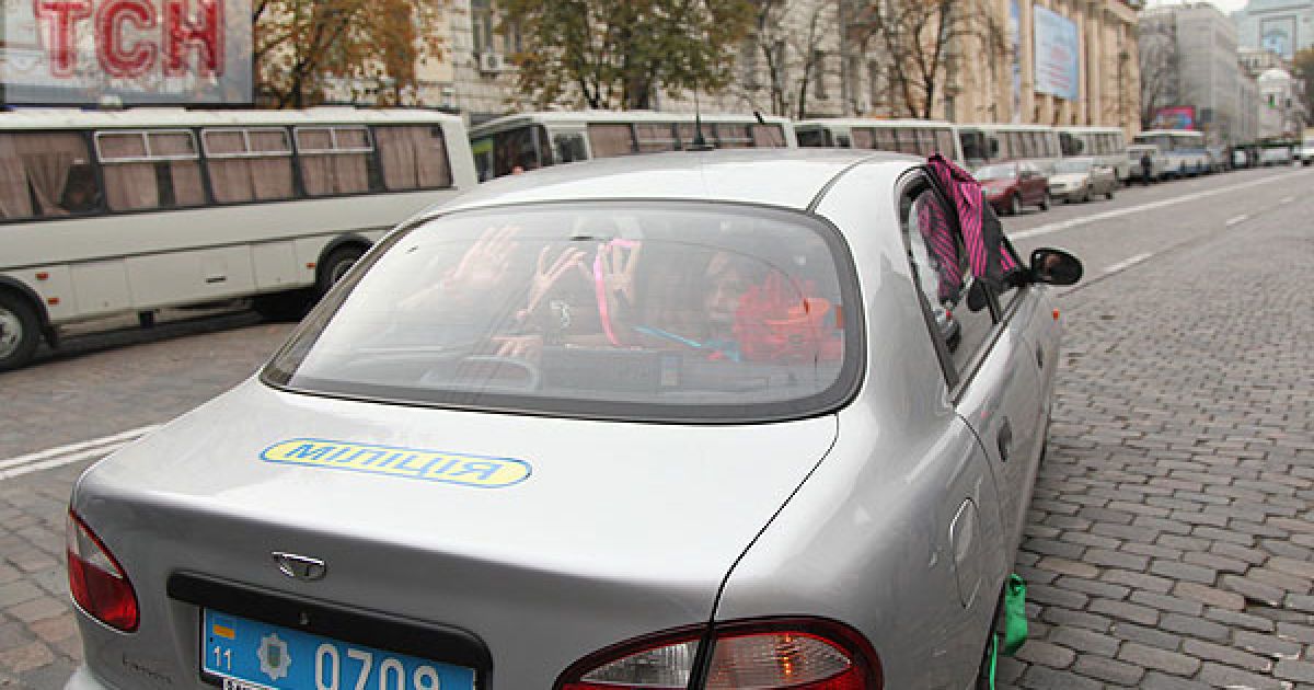 Топлес-акція FEMEN на ЦУМі "Ю и Я - одна уйня"_32