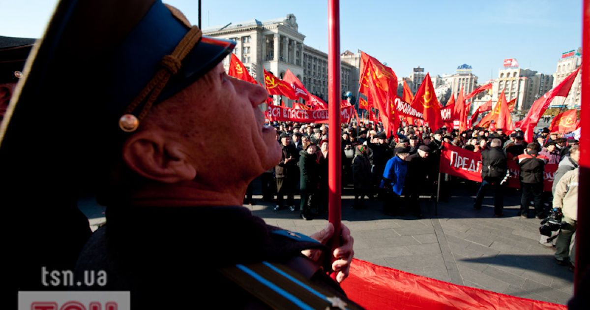 В Києві на святкуваннях з нагоди 94-ої річниці Жовтневої революції сталося кілька бійок між комуністами і "свободівцями".