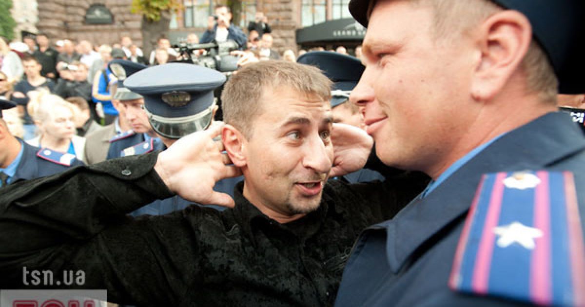 Спецназ силою не дав прихильникам Тимошенко встановити намети навпроти Печерського суду на Хрещатику.