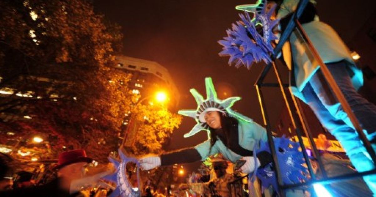 В Нью-Йорку провели наймасовіший за всю історію міста Хелловін-парад. / © AFP