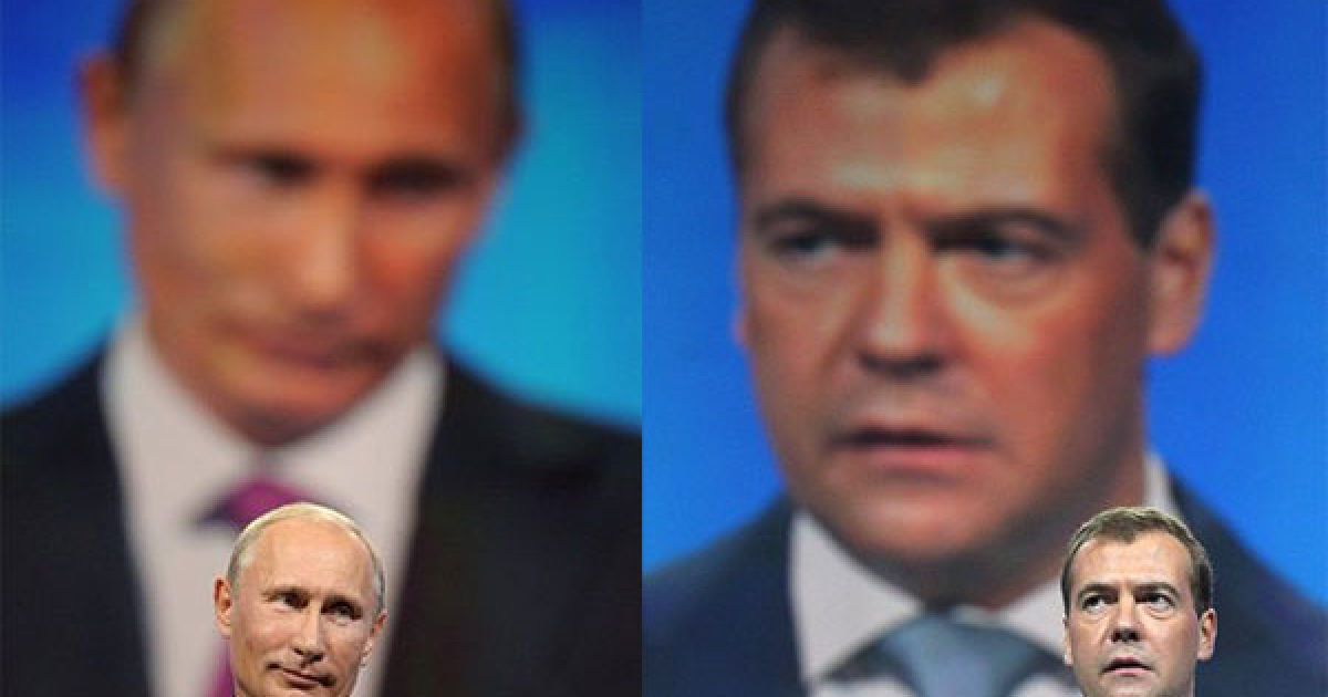Президент РФ Дмитро Мєдвєдєв на з&#039;їзді партії "Єдина Росія" запропонував голові уряду Володимиру Путіну балотуватися в президенти на виборах 4 березня 2012 року. / © AFP