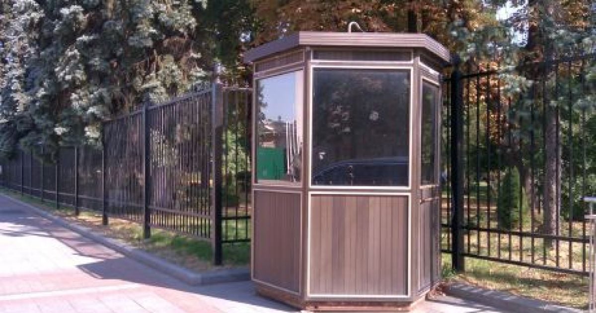 Після бійки між воїнами-афганцями та "Беркутом" під стінами Верховної ради під парламентом ліквідували місце для акцій протесту. / © Українська правда