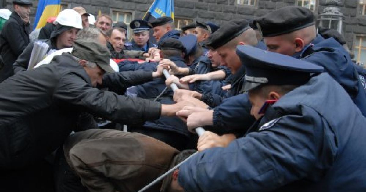 Шахтарі з Луганської області провели в Києві акцію протесту проти свавілля "вугільної мафії" / © УНІАН