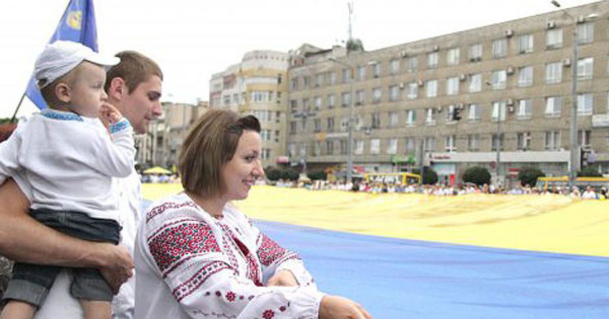 З Івано-Франківська стартує акція "Рідний прапор нас єднає", присвячена 20-й річниці Незалежності України. / © УНІАН