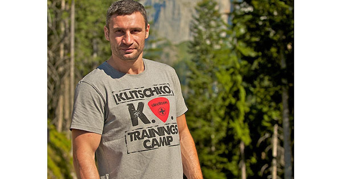 Український боксер розповів, що вже знайшов місце для тренування у польському Вроцлаві, куди прибуде за тиждень до бою. / © Klitschko / Facebook