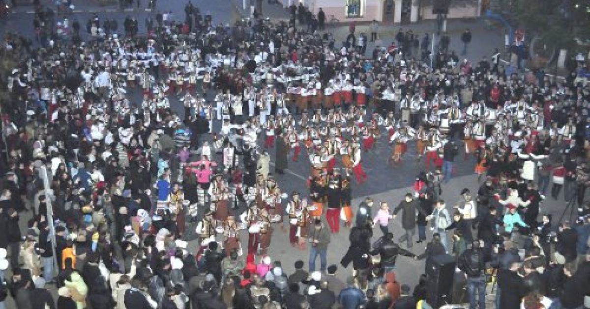 У Коломиї встановили новий рекорд України з масового виконання "коломийки" / © УНІАН