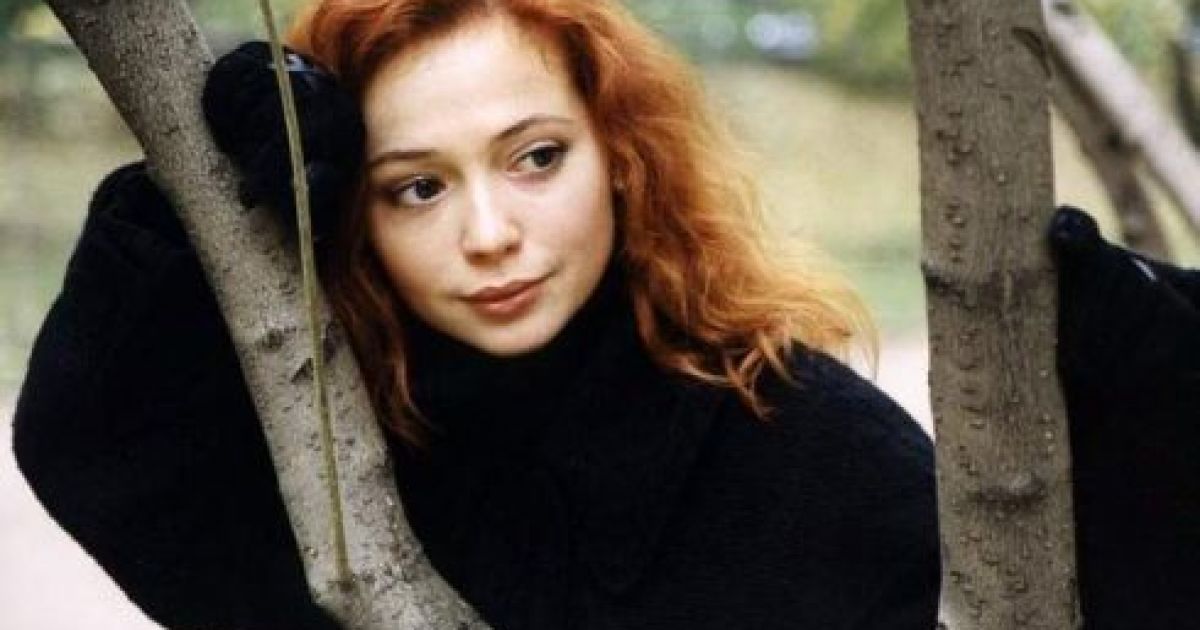 Олена Захарова
