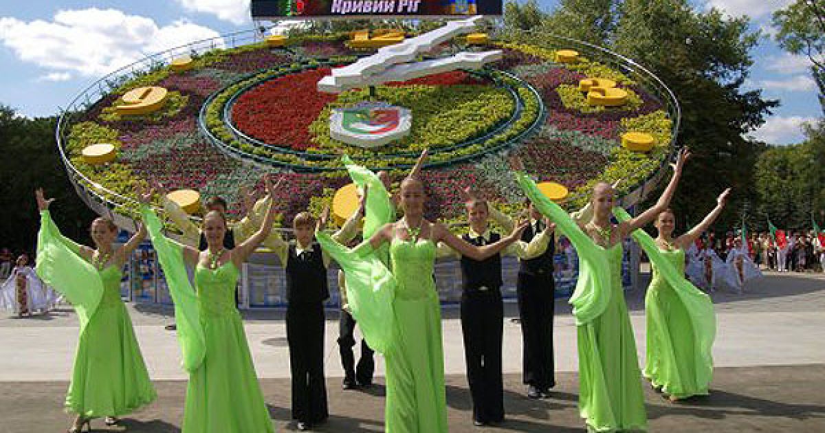 Вдень кожна година буде супроводжуватися мелодійним дзвоном, а вночі годинник буде підсвічуватися. / © УНІАН