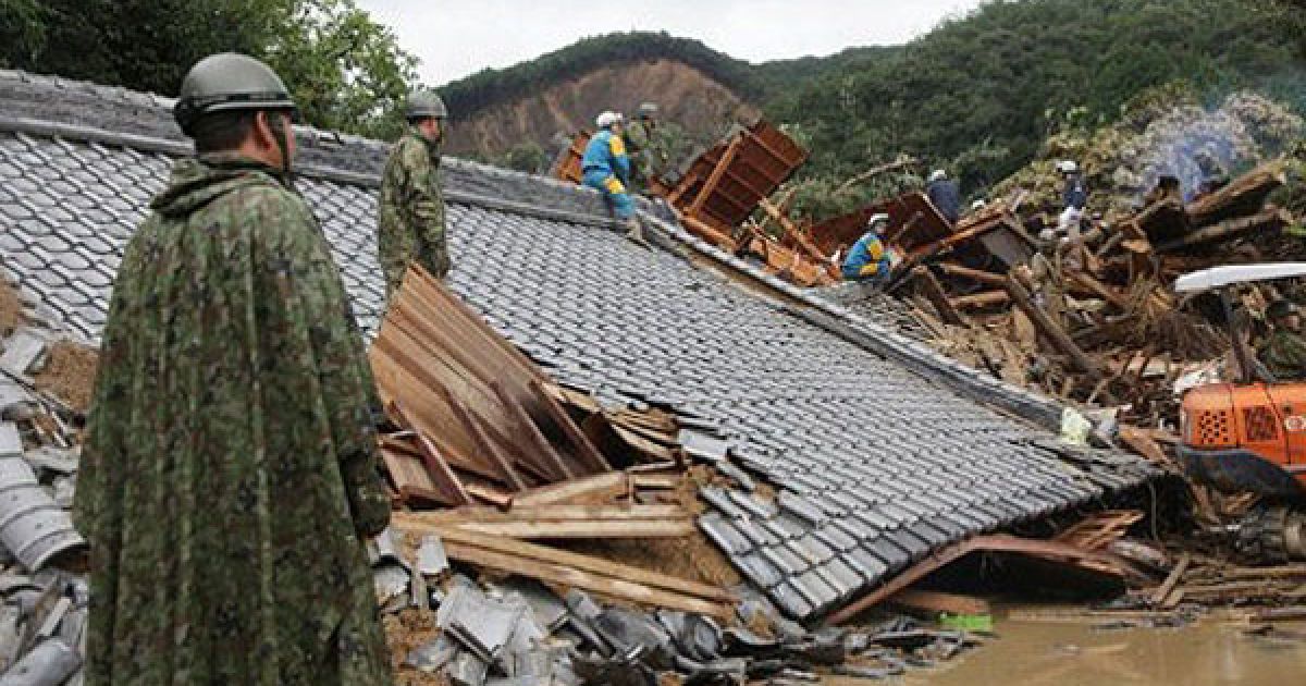 Тайфун "Талас" обрушився на південь Японії, десятки людей загинули і зникли безвісти / © AFP