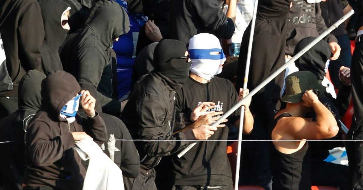 Під час матчу швейцарської Суперліги вболівальники команд затіяли нещадну бійку на трибунах, обійшлося без жертв. / © spiegel.de