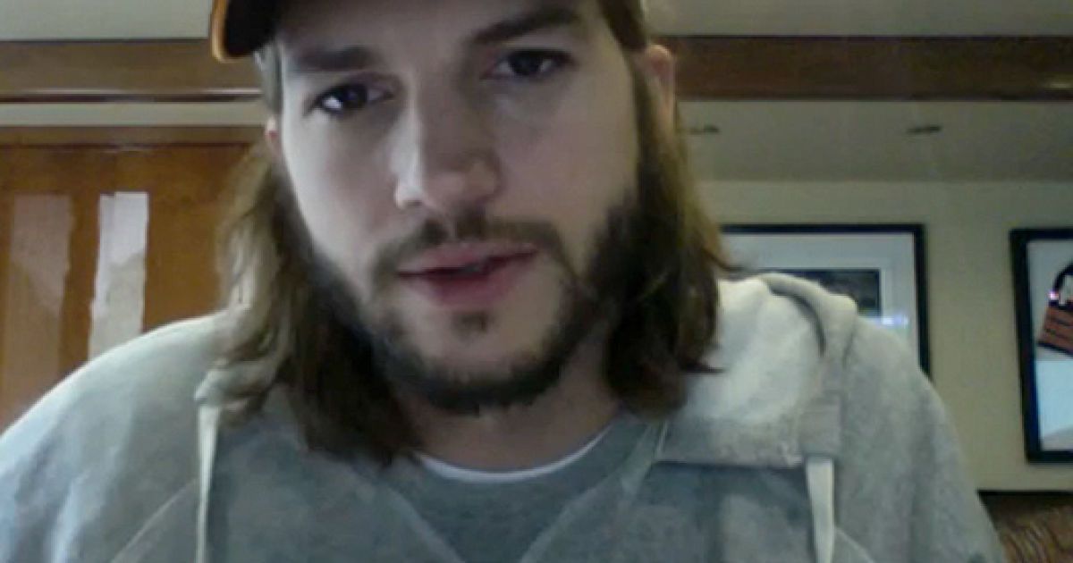 Ештон Катчер благає про прощення