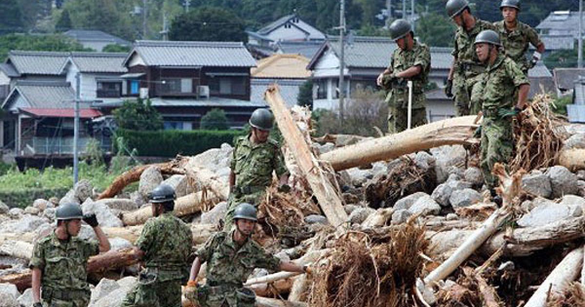 Тайфун "Талас" обрушився на південь Японії, десятки людей загинули і зникли безвісти / © AFP