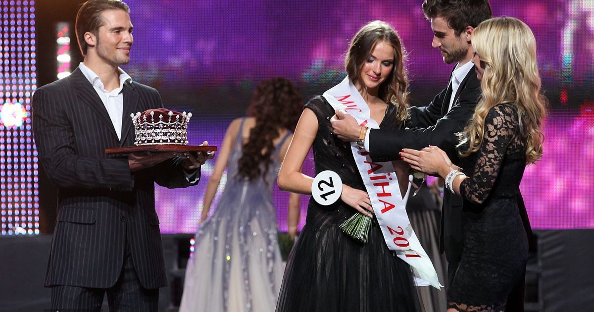 "Міс Україна 2011" стала 19-річна брюнетка з Вінниці Ярослава Куряча.
