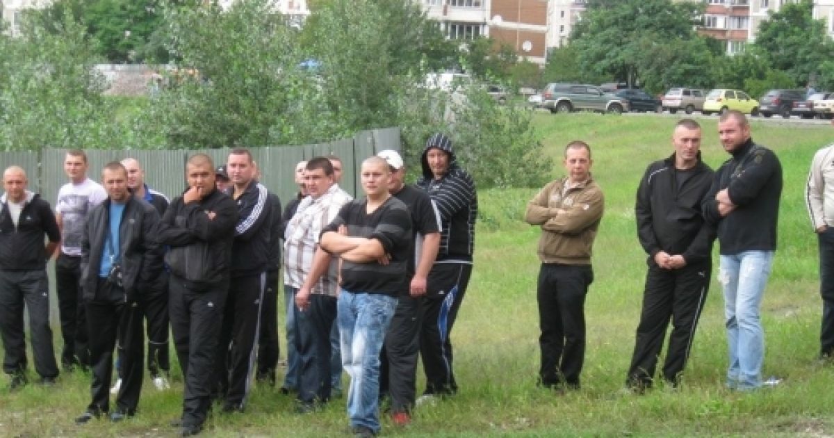 У київському мікрорайоні Троєщина під час акції проти незаконоої забудови на учасників зібрання напали охоронці з будмайданчику.