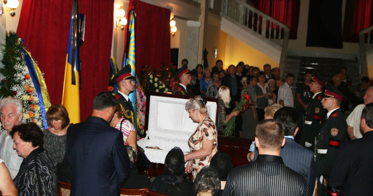 В Макіївці, в будівлі Театру юного глядача, відбулася громадянська панахида по прем&#039;єр-міністру Криму Василю Джарти / © novosti.dn.ua