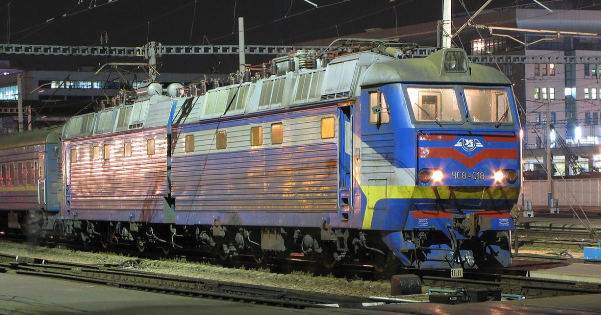 Укрзалізниця скасує не всі нічні потяги