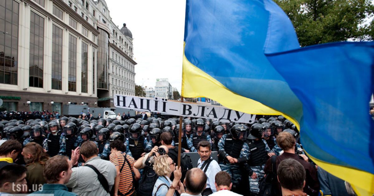 Більше тисячі людей взяли участь в мітингу опозиції з нагоди Дня незалежності України