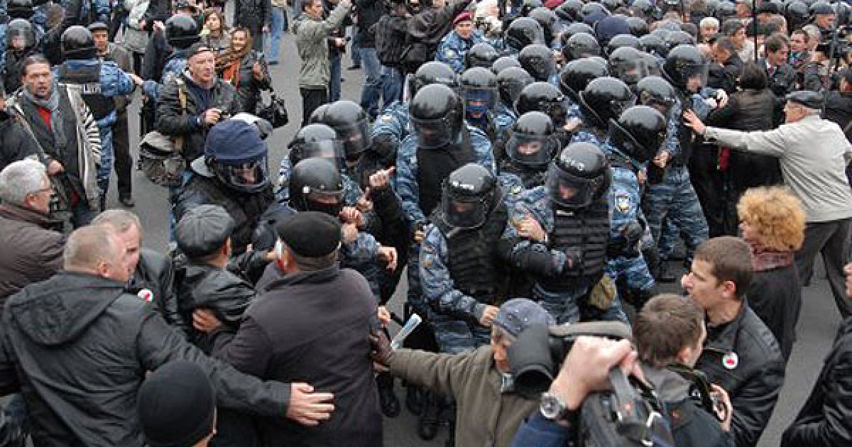 Сутички з "Беркутом" біля Печерського суду_21 / © УНІАН