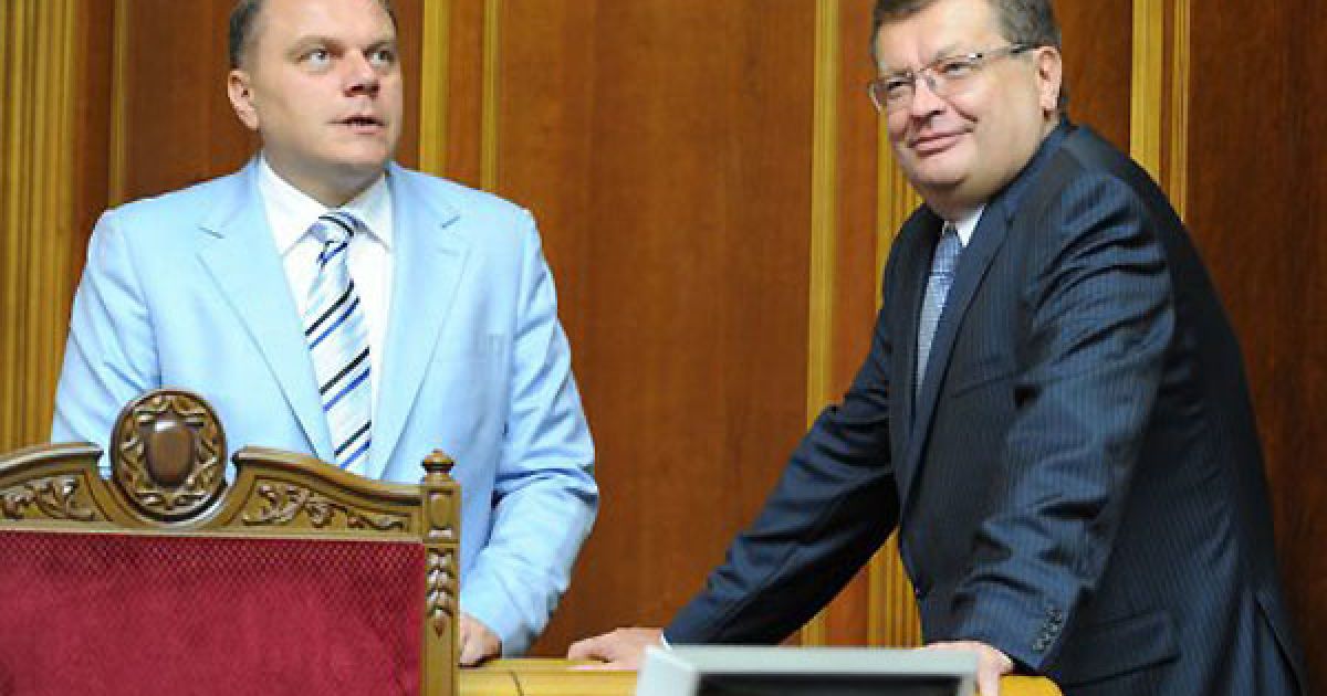 Міністр культури України Михайло Кулиняк та міністр закордонних справ України Костянтин Грищенко / © УНІАН