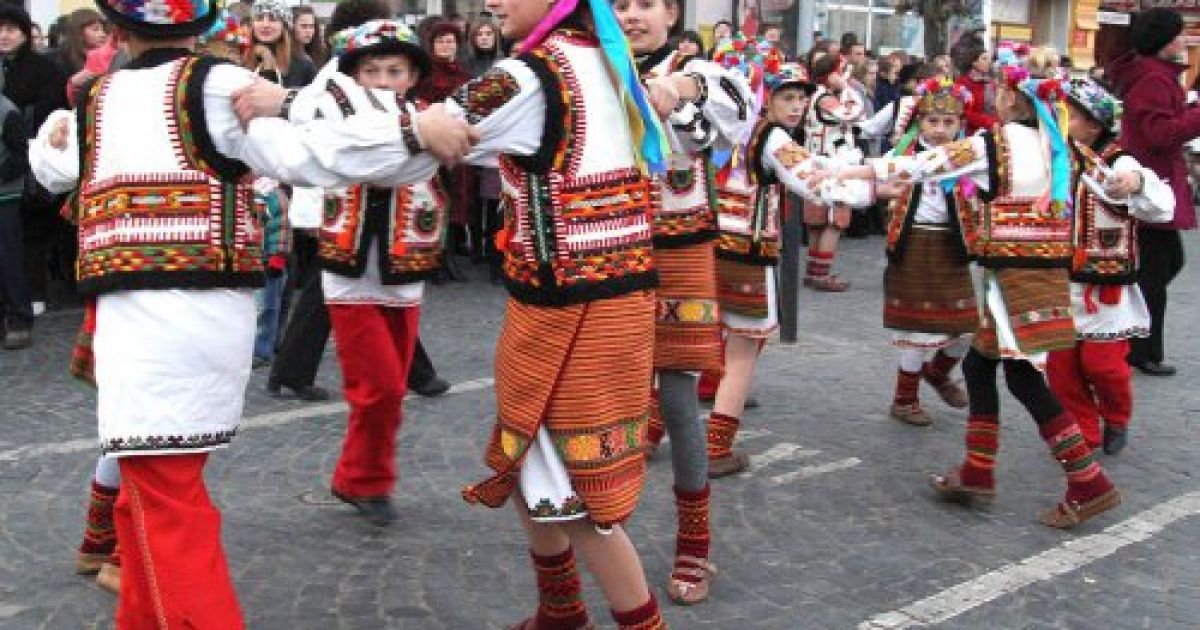 У Коломиї встановили новий рекорд України з масового виконання "коломийки" / © УНІАН