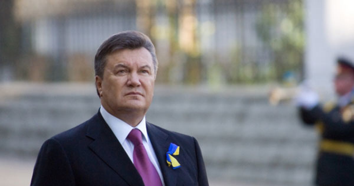 У Києві президент Віктор Янукович взяв участь в урочистій церемонії підняття Державного Прапора України.