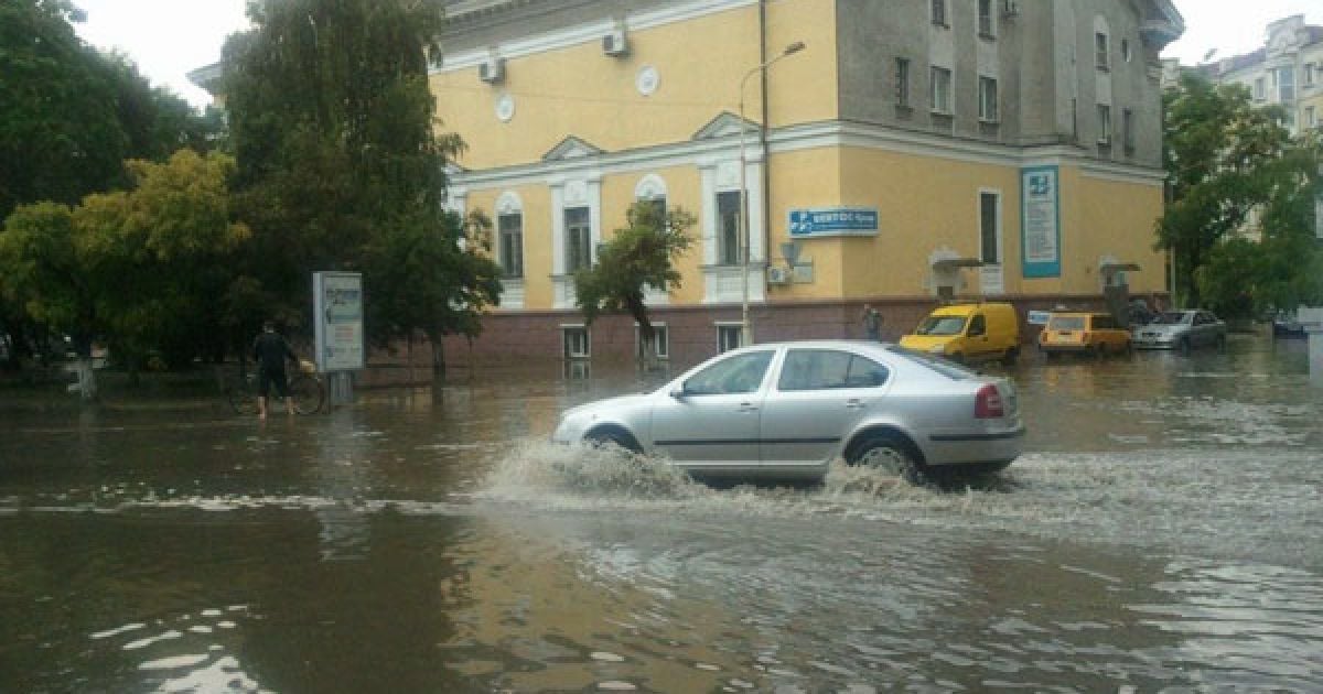 На кримьске місто Керч обрушилися дві потужні зливи з градом, а над Керченською протокою пронісся смерч. / © kerch.fm