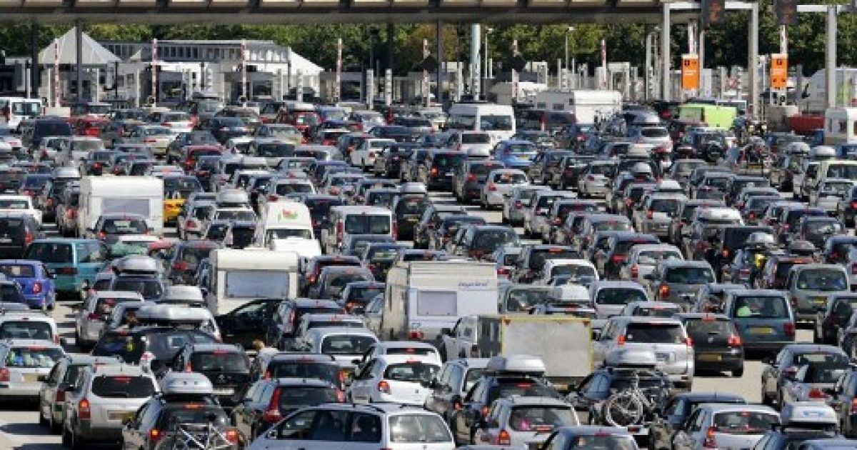 Франція. Вихідний день, люди їдуть з міста на відпочинок. / © AFP