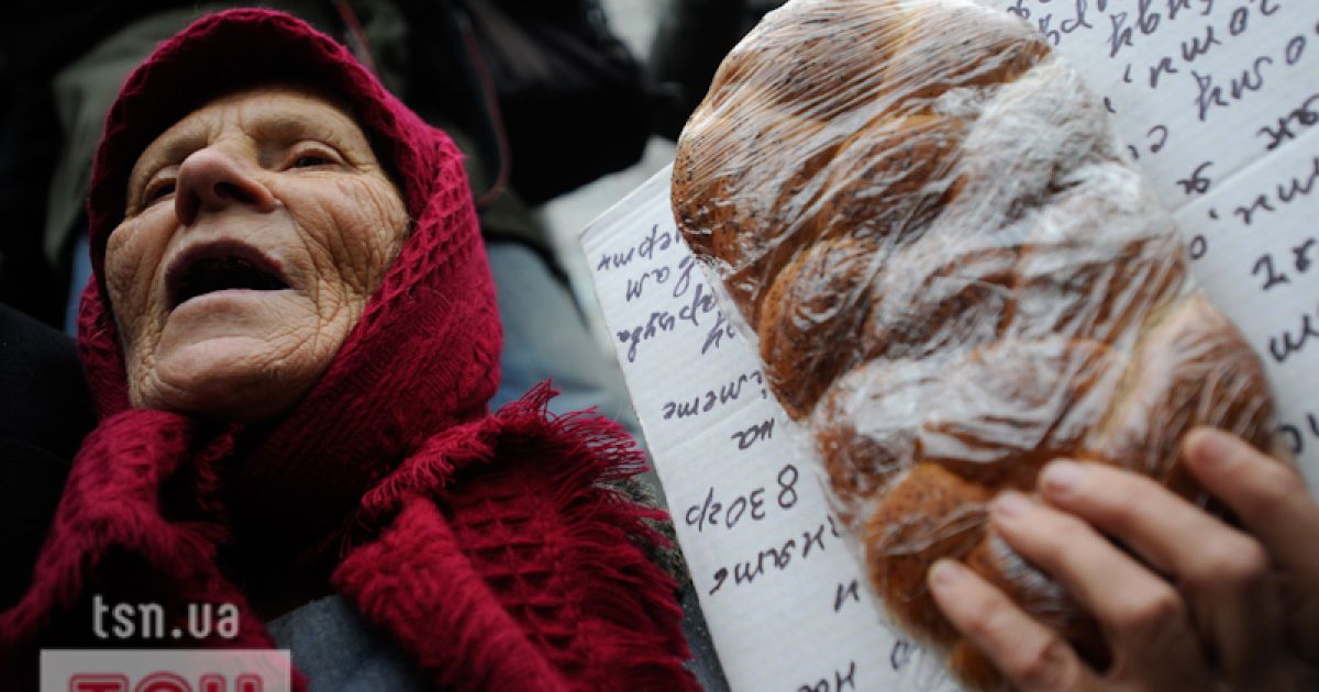 Близько 700 представників чорнобильських організацій провели акцію протесту під стінами Кабміну.