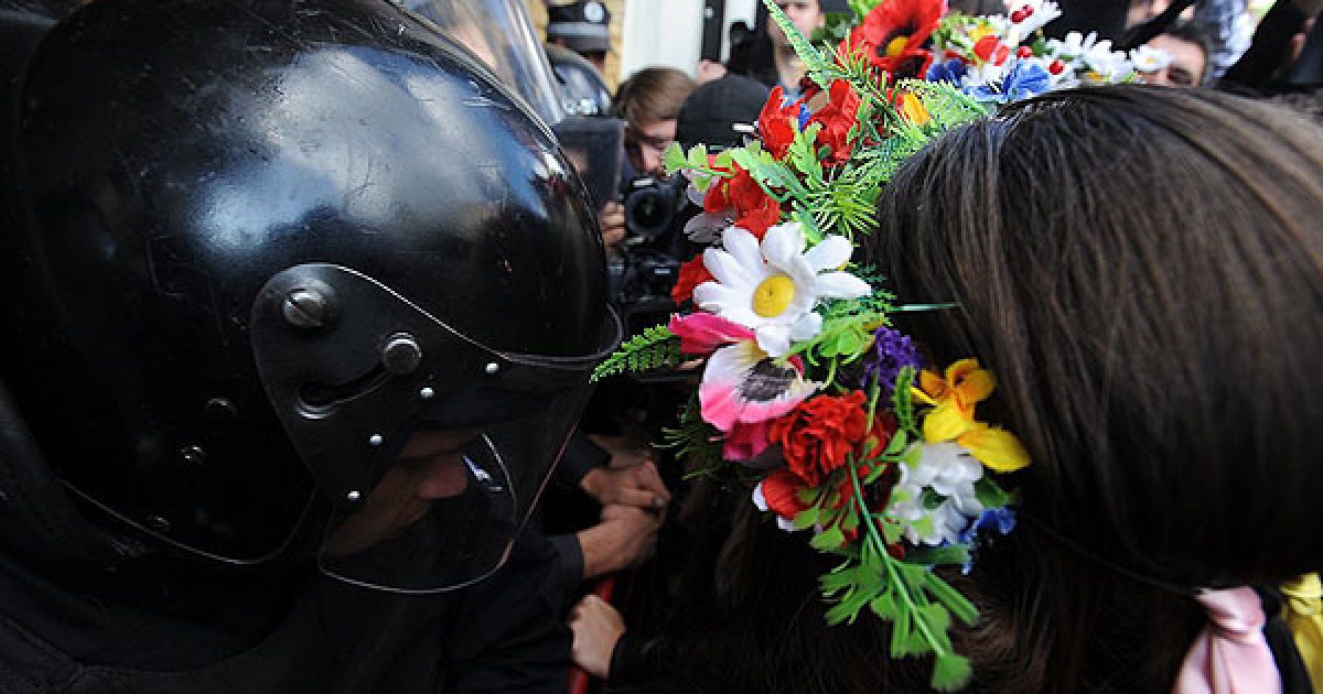 Акція FEMEN "Кусючі цицьки" перед Печерським судом в Києві / © Жіночий рух FEMEN