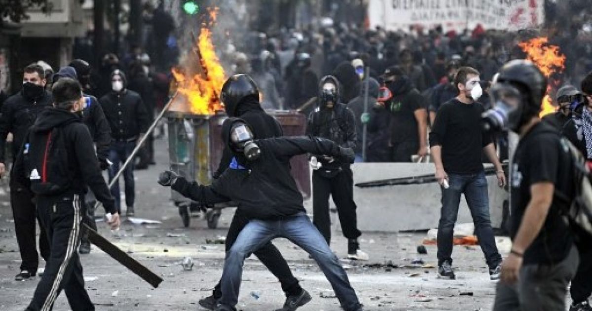 В Афінах сплахнули сутички між владою і мітингувальниками / © AFP