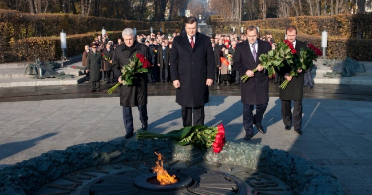 У церемонії взяли участь спікер ВР Володимир Литвин, віце-прем&#039;єр-міністр Андрій Клюєв, заступник глави АП Ірина Акімова, голова КМДА Олександр Попов та інші. / © President.gov.ua