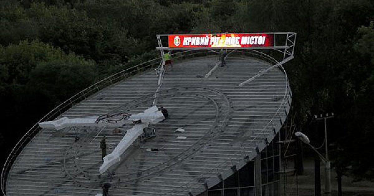 Довжина хвилинної стрілки становить майже 12 метрів. / © УНІАН