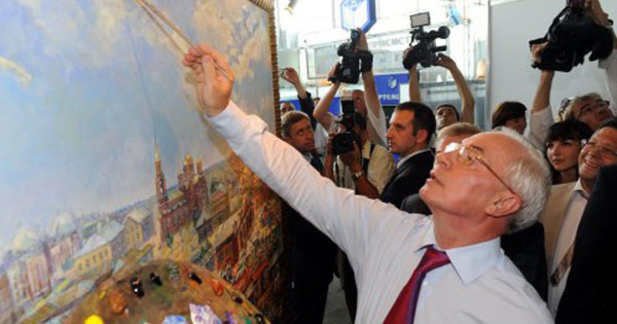 Прем'єр-міністр України Микола Азаров на відкритті загальнодержавної виставкової акції "Барвиста Україна" в Національному комплексі "Експоцентр України".