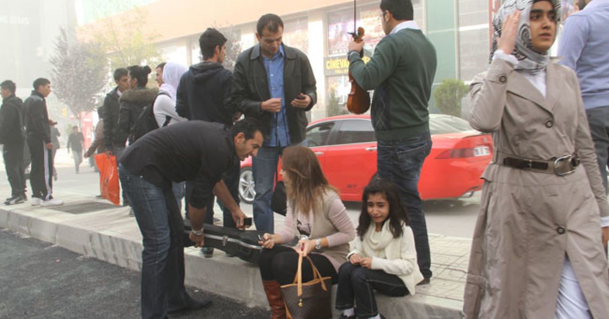 В Туреччині стався потужний землетрус, в результаті якого загинули сотні людей. / © haber7.com