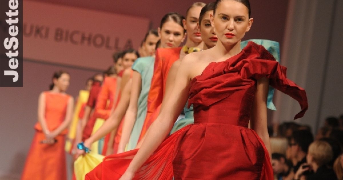 На щорічній модній події Ukrainian Fashion Week, яка пройшла в Києві, українські та іноземні дизайнери представли весняно-літні колекції 2012 року. / © jetsetter.ua