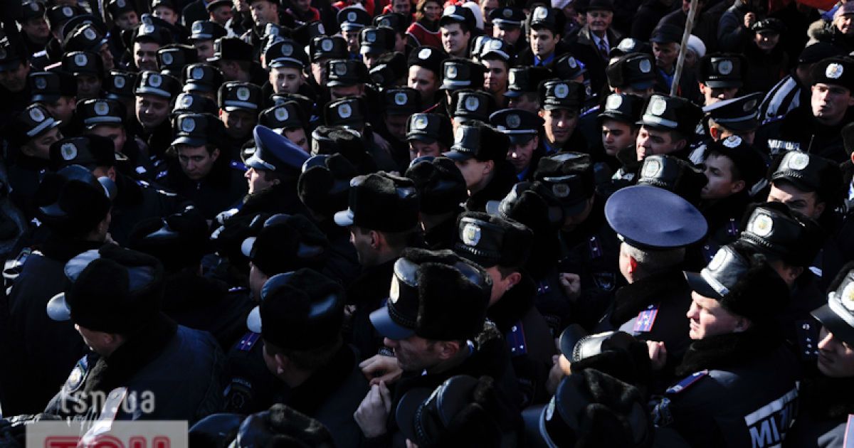 В Києві на святкуваннях з нагоди 94-ої річниці Жовтневої революції сталося кілька бійок між комуністами і "свободівцями".