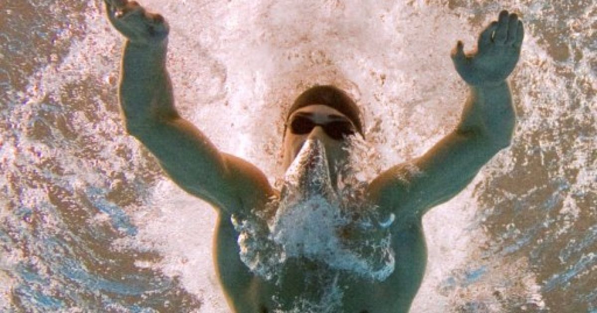 Мексика, Гвадалахара. Американський спортсмен Даніель Медвед виборов срібну медаль у фінальному запливі на 200 метрів стилем "батерфляй" під час участі у Панамериканських іграх в Гвадалахарі. / © AFP
