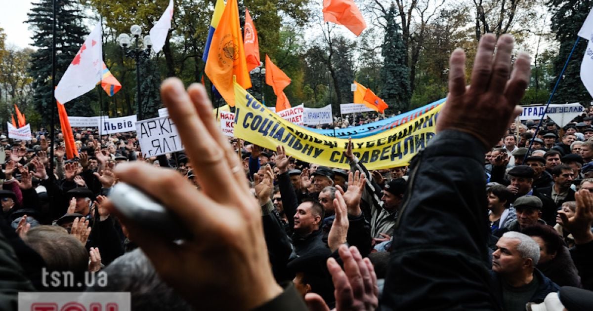 Чорнобильці знесли огорожу і прорвалися до дверей ВР