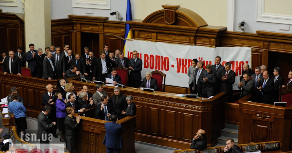 Після перерви спікер Ради Володимир Литвин оголосив про зняття з розгляду законопроекту.