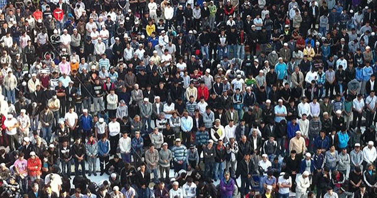 На свято Ураза-Байрам в Москві зібрались більше 50 тисяч мусульман / © Эхо Москвы