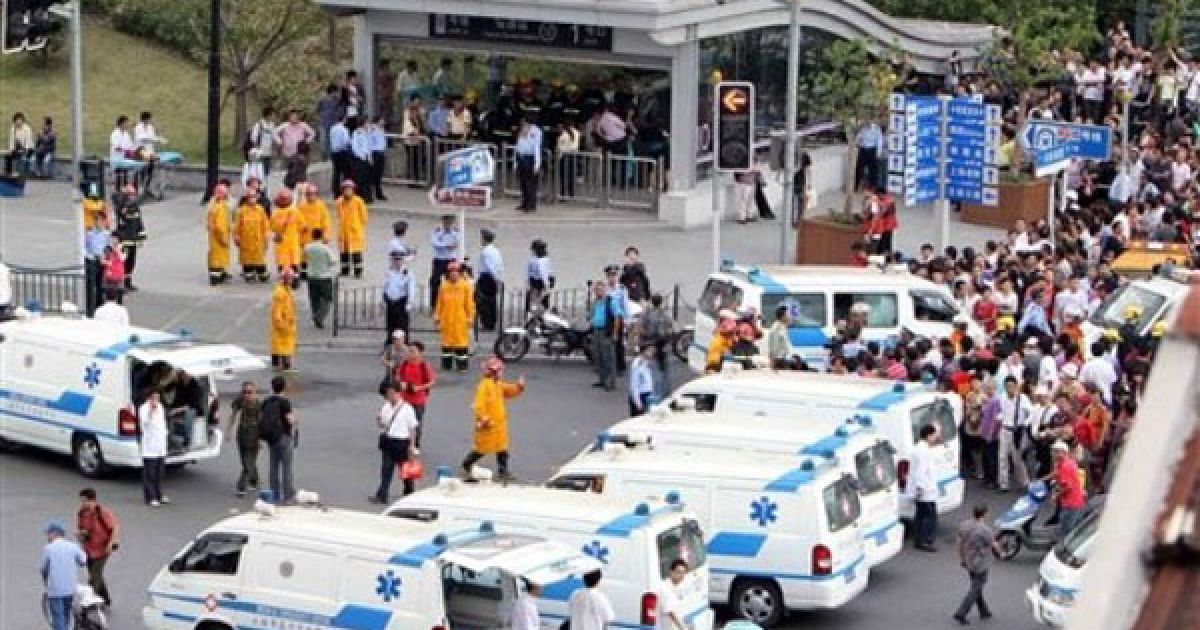 У зіткненні двох потягів в шанхайському метро постраждали більше 260 людей.
