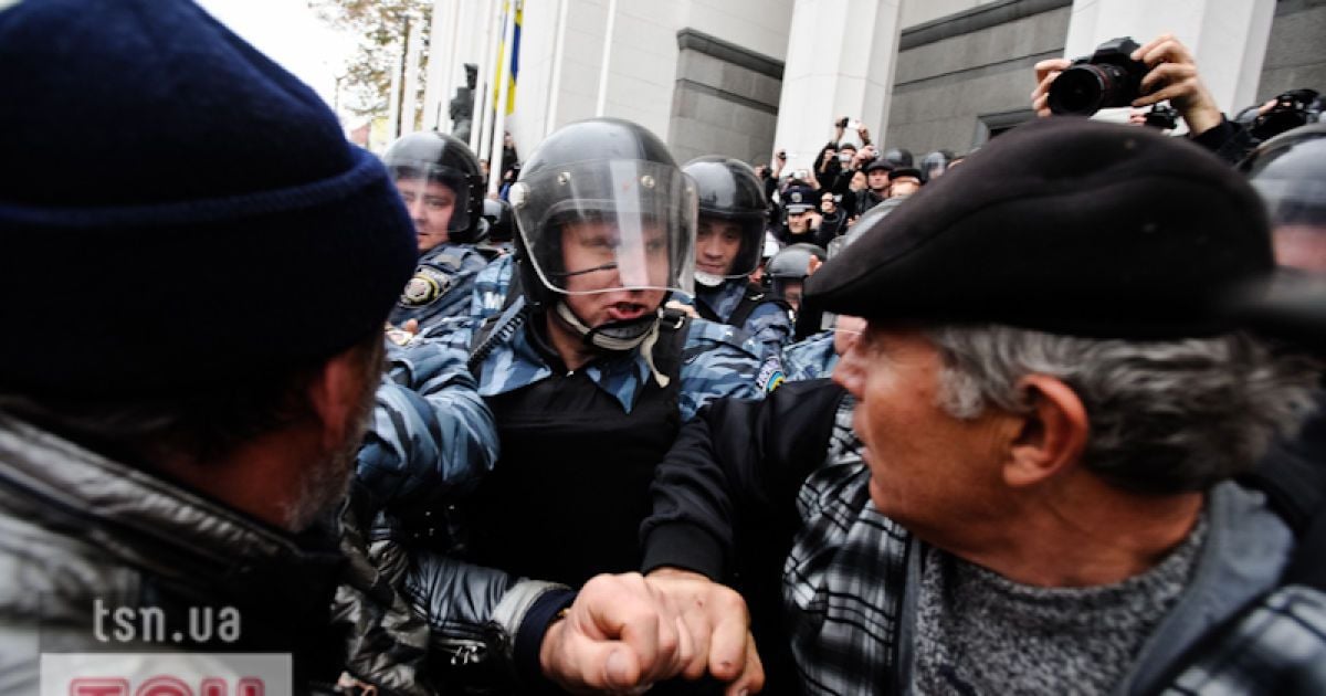 Чорнобильці знесли огорожу і прорвалися до дверей ВР