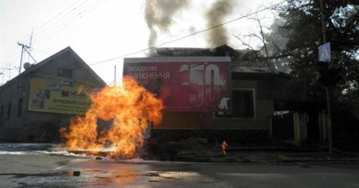 В результаті вибуху газу в Ужгороді, 3 людини постраждали, а місто залишилося без газопостачання.