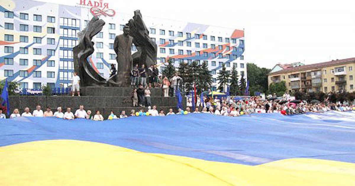 Акція відбулася на площі перед пам&#039;ятником Івана Франка. / © УНІАН
