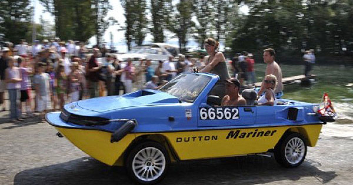 26-ий зліт власників автомобілів-амфібій на озері Невшатель у Швейцарії / © AFP