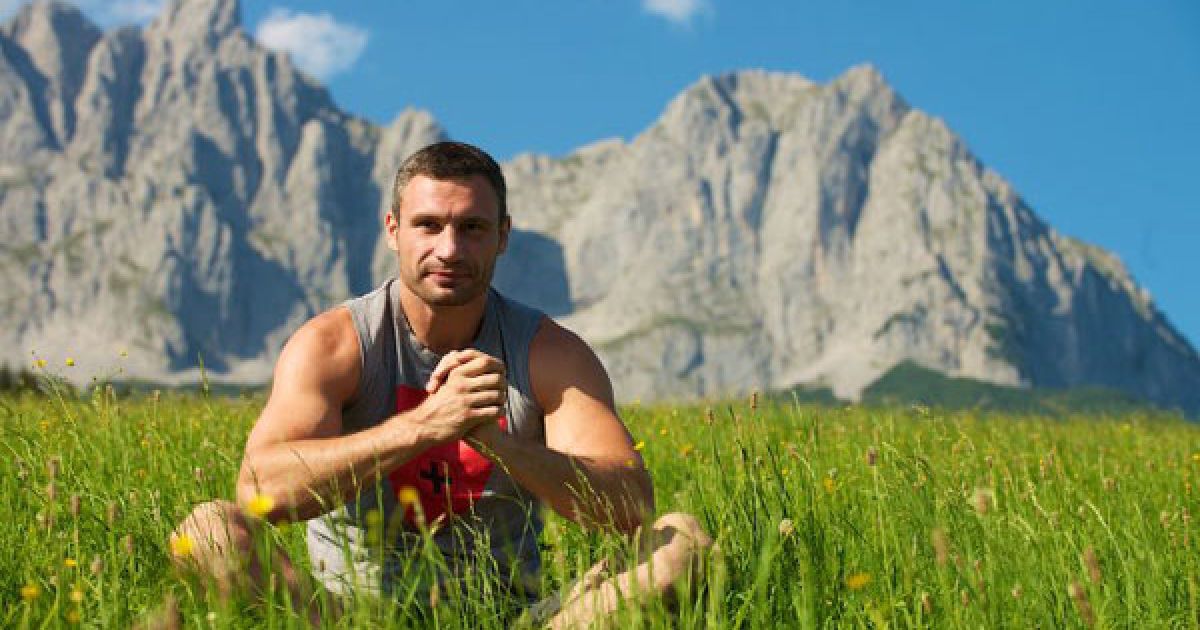 Чемпіон світу з боксу у надважкій вазі за версією WBA Віталій Кличко завершує підготовку до бою з поляком Томашем Адамеком. / © Klitschko / Facebook